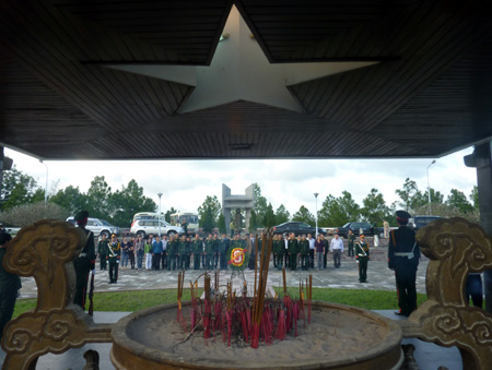 Giving grateful to revolutionary martyrs